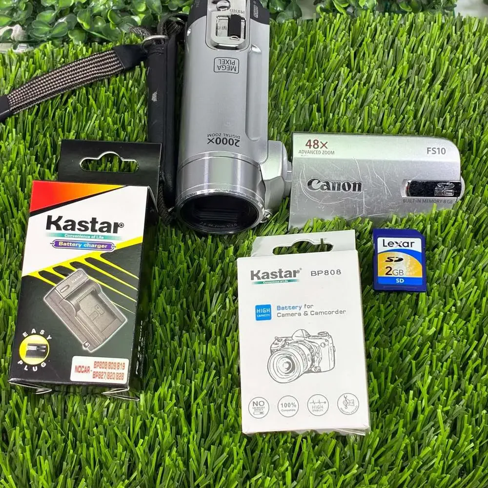 Canon FS10A Flash Memory Camcorder with 8GB Internal Memory. Battery +Charger+Sd